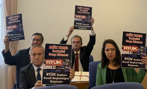 TBMM’de protesto: Hedefte RTÜK Başkanı Şahin vardı