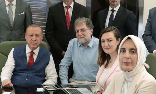 Ahmet Hakan ‘gazetecilik’ yapıyor: Erdoğan espri yapıyor, gülüyor…