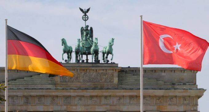Almanya-Türkiye arasında gerilim: Büyükelçilik avukatı gözaltında