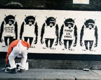 ‘Gizemli sanatçı’ Banksy’nin çalışırken fotoğrafları yayımlandı