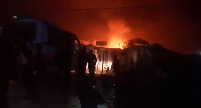 İdlib’in kuzeyindeki çadır kente roket saldırısı: 10 kişi yaşamını yitirdi