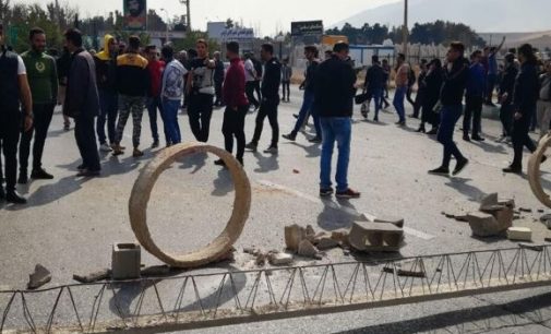 İran ayakta: Benzin zammı protestoları yayılıyor