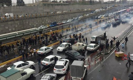 İran’da protestolar büyüyor: Bin kişi gözaltına alındı