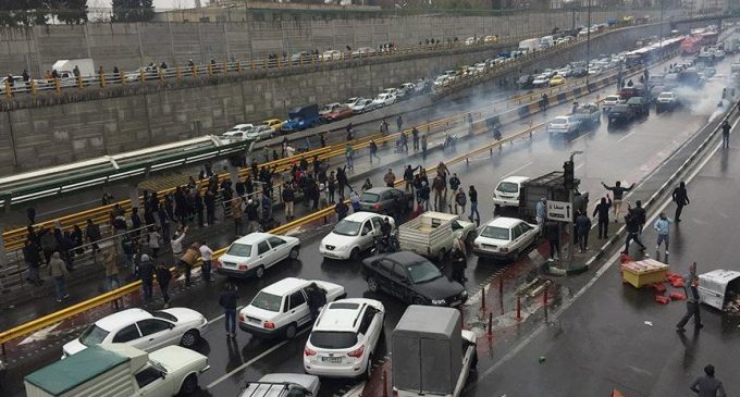 İran’da protestolar büyüyor: Bin kişi gözaltına alındı
