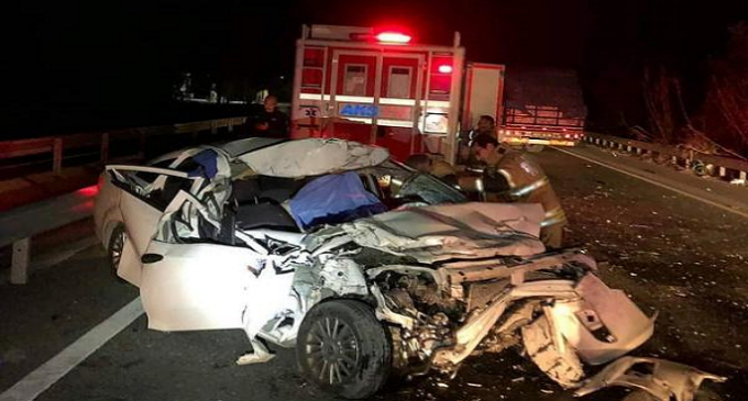 İzmir’de otomobil kamyona çarptı: 1 ölü