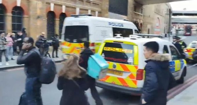 Londra Köprüsü’nde bıçaklı saldırı: İki kişi yaşamını yitirdi