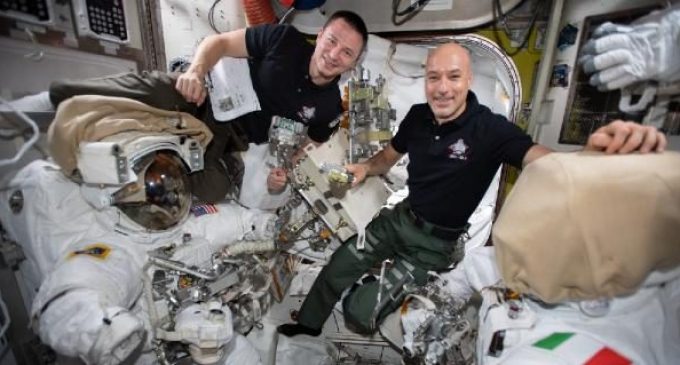İki astronot uzayda en karışık görevde