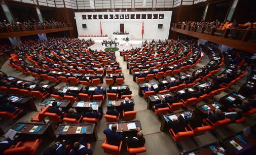 Recep Akdağ: Meclis kulisleri amele kahvesi gibi kalabalık oluyor
