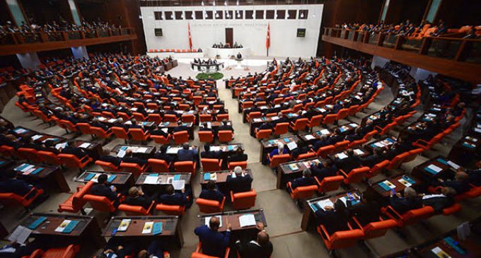 Recep Akdağ: Meclis kulisleri amele kahvesi gibi kalabalık oluyor