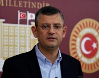 CHP’li Özel: Erdoğan ‘2 kere 2 eşittir 5’ derse, AK Parti grubu ‘Kerrat cetvelindeki hata düzeltildi’ der