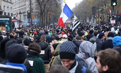 Fransa’da genel grev devam ediyor: Sendikalardan yeni eylem çağrısı