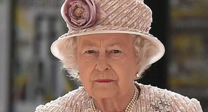 İngiltere Kraliçesi, dolgun maaşla sosyal medya sorumlusu arıyor