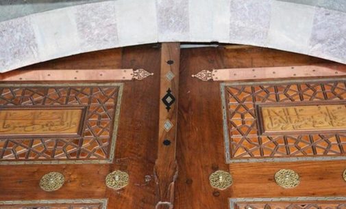 Süleymaniye Camii restorasyonunda hata: Kapıdaki ayetler ters konuldu