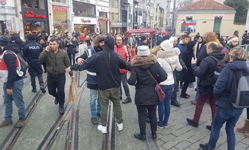 Taksim Meydanı’na çıkan yollarda üst araması yapılıyor