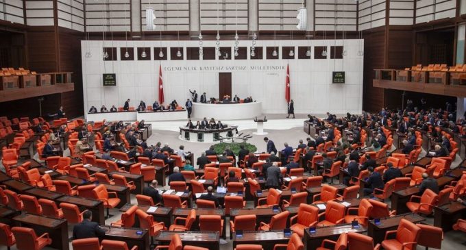 Seçim Kanunu teklifi Meclis’e sunuldu: “Seçim barajının yüzde 7’ye indirilmesini teklif ediyoruz”