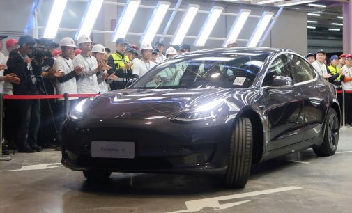Tesla, 5 milyar dolarlık Şangay fabrikasından ilk Çin yapımı elektrikli arabaları teslim ediyor