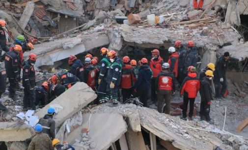 AFAD: Depremde 43 kişi enkaz altından kurtarıldı