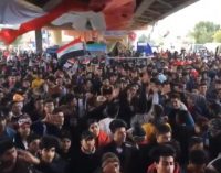 Irak’ta protestolar sürüyor: Hem ABD hem İran karşıtı sloganlar atıldı!