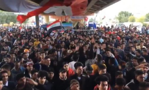 Irak’ta protestolar sürüyor: Hem ABD hem İran karşıtı sloganlar atıldı!