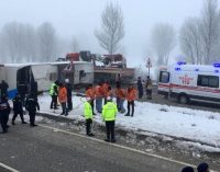 Yolcu otobüsü devrildi: Dördü ağır, 29 kişi yaralandı