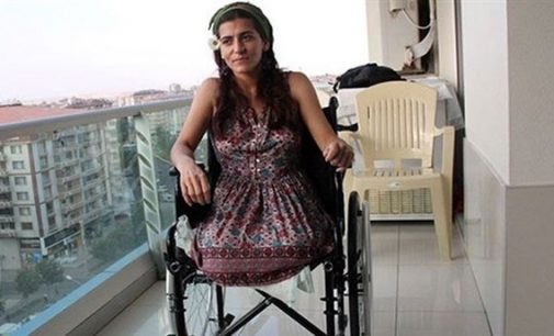 Diyarbakır’da kayyum, IŞİD saldırısında iki bacağını kaybeden Lisa Çalan’ı işten attı