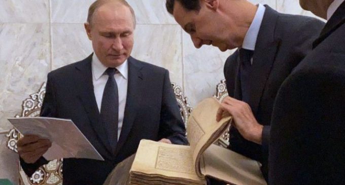 Putin, Türkiye ziyareti öncesi Esad’la birlikte Emevi Camii’ni ziyaret etti