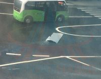 İstanbul Havalimanı dökülüyor: Çatısından metal parça uçtu