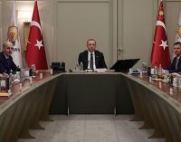 Erdoğan’dan AKP’li vekillere: Umreye gidecekler bana sorsun, orası Antalya değil, turistik yere çevirdiniz