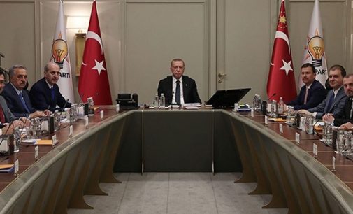 Erdoğan’dan AKP’li vekillere: Umreye gidecekler bana sorsun, orası Antalya değil, turistik yere çevirdiniz