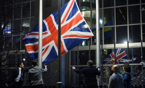 Avrupa Birliği’nin İngiltere’ye vedası: Bayraklar indirildi