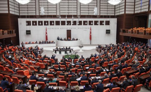 AKP’nin “beşinci yargı paketi” adlı 54 maddelik teklifi TBMM’ye sunuldu: Pakette neler var?
