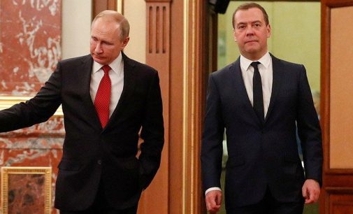 Kremlin: Medvedev istifa kararını kendi aldı