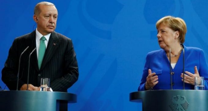 Merkel Erdoğan’a ‘sondajı durdurun’ mesajı iletecek