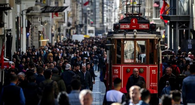 Türkiye’de 192 milletten 5 milyonun üzerinde yabancı yaşıyor