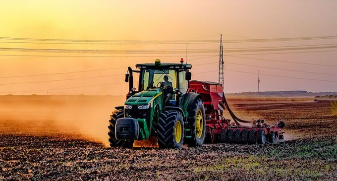Tarım raporu: Çiftçi borçları yüzünden traktörü satıyor, tarım sanayisi çöküyor
