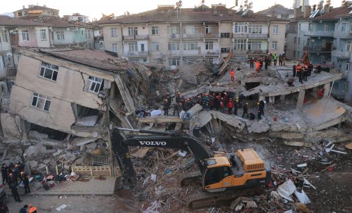 Elazığ ve Malatya için ürküten deprem raporu: 10 bine yakın bina hasarlı