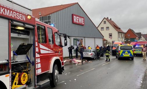 Almanya’da karnavala araç daldı: 15 yaralı