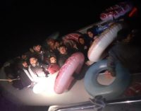 Sığınmacılar botlarla Midilli Adası’na ulaştı