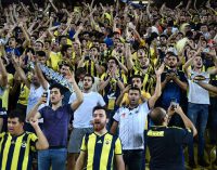 Fenerbahçe taraftarı ‘Damat istifa’ sloganları ve mesajlarla Bakan Albayrak’ı istifaya davet etti