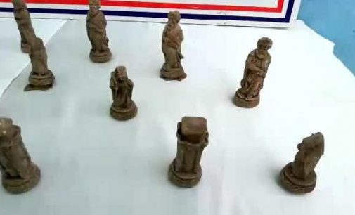 Antik Mısır Uygarlığı dönemine ait satranç takımını satmak isterken yakalandılar