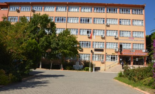 AKP’li vekil beş okuldan birinin çürük olduğunu açıkladı veliler isyan etti