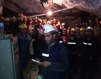 Çalışma şartlarını protesto eden maden işçileri kendilerini ocağa kapattı, açlık grevine başladı