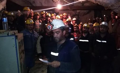 Çalışma şartlarını protesto eden maden işçileri kendilerini ocağa kapattı, açlık grevine başladı