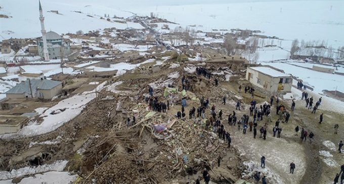 Ağbaba depremden etkilenen köyleri inceledi: Hava sıcaklıkları -10’u buluyor, en ciddi sorun barınma
