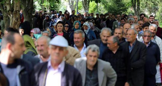 İntibak yasası teklifi AKP-MHP oylarıyla reddedildi: 2048’de hiç kimse 65 yaşından önce emekli olamayacak!