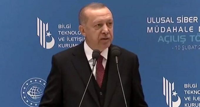 Cumhurbaşkanı Erdoğan: Sosyal medya tam bir çöplük, başı boş mecra