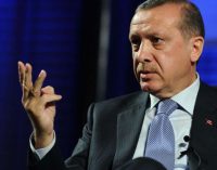 Erdoğan milletvekillerini uyardı: En az üç çocuk diyorum, tek çocukta kalıyorsunuz…