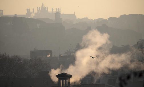 Tahran’da hava kirliliği alarmı: Okullar tatil edildi