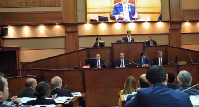 İBB Meclisi’nde gerginlik: AKP’li üyelerden ‘İmamoğlu küfür etti’ iddiası