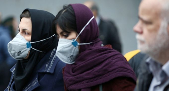 İran’da 300 bin kişilik ekiple evlerde sağlık taramasına başlanacak